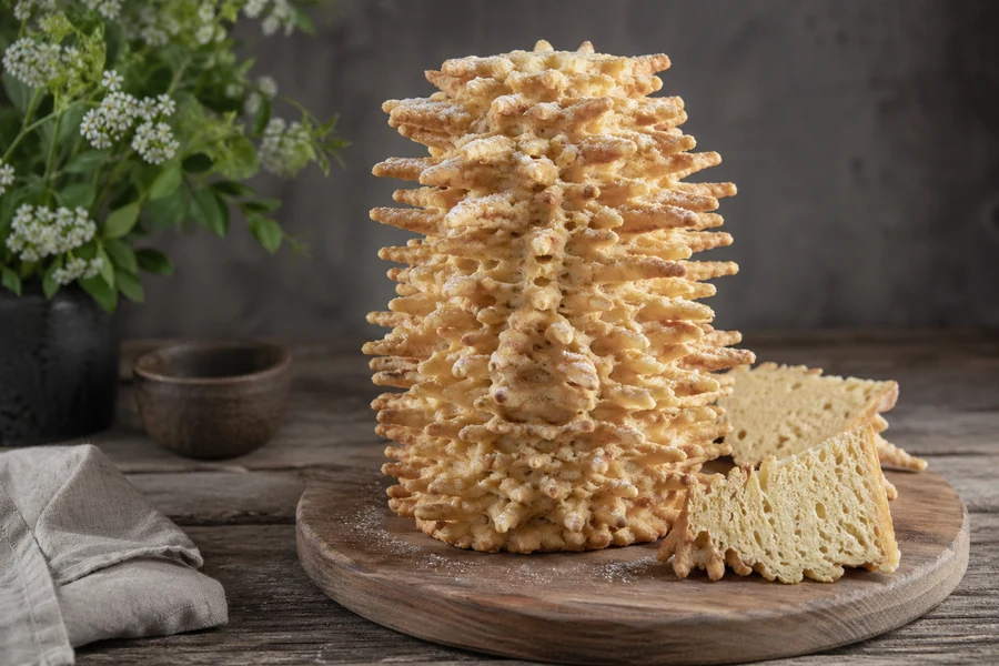 Šakotis: The Lithuanian Branched Tree Cake for Weddings and Christmas - detail photo 1
