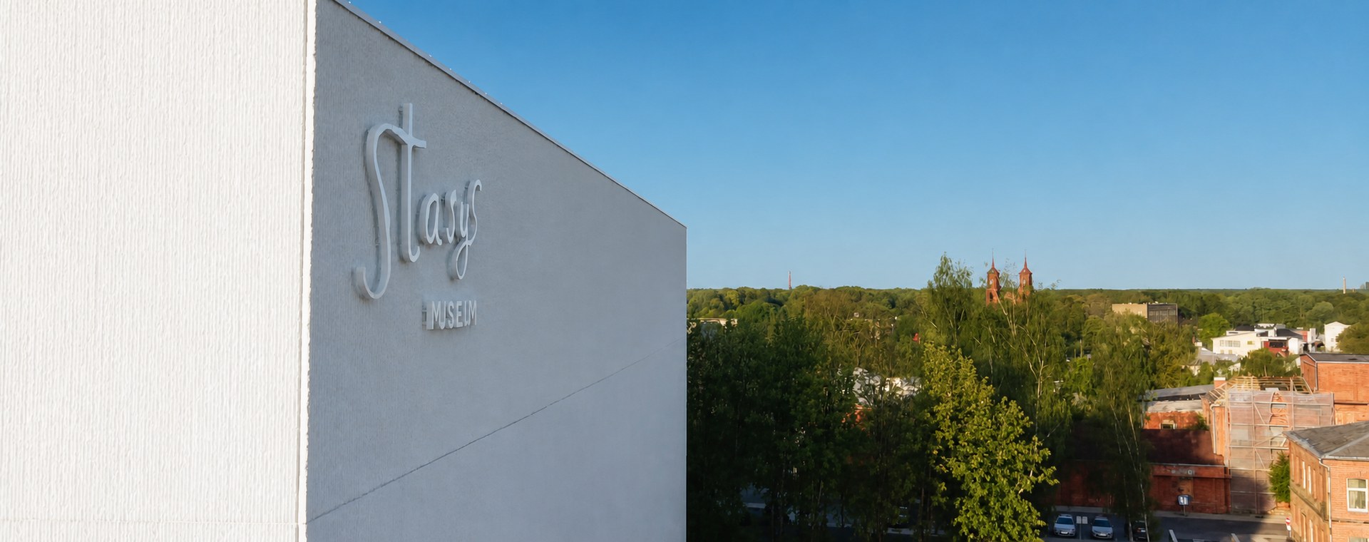 Stasys Museum i panorama Poniewieża w pogodny letni dzień