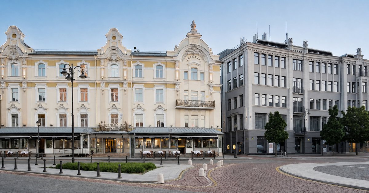 Historische Hotelgebäude an einem ruhigen Platz im Zentrum von Vilnius