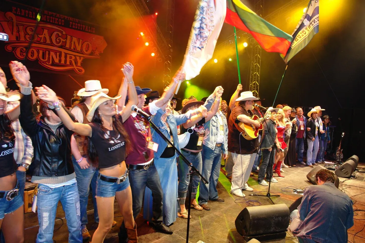 Performers and festival participants gathered on the Visagino Country stage